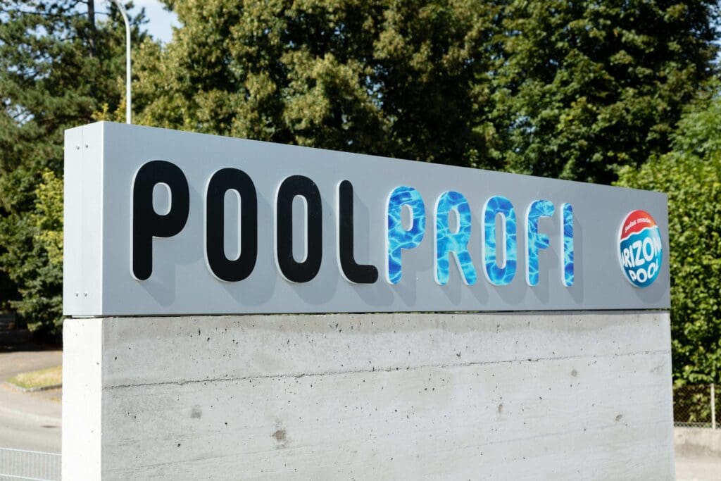 Poolprofi Beschriftung Zentrum in Laufen